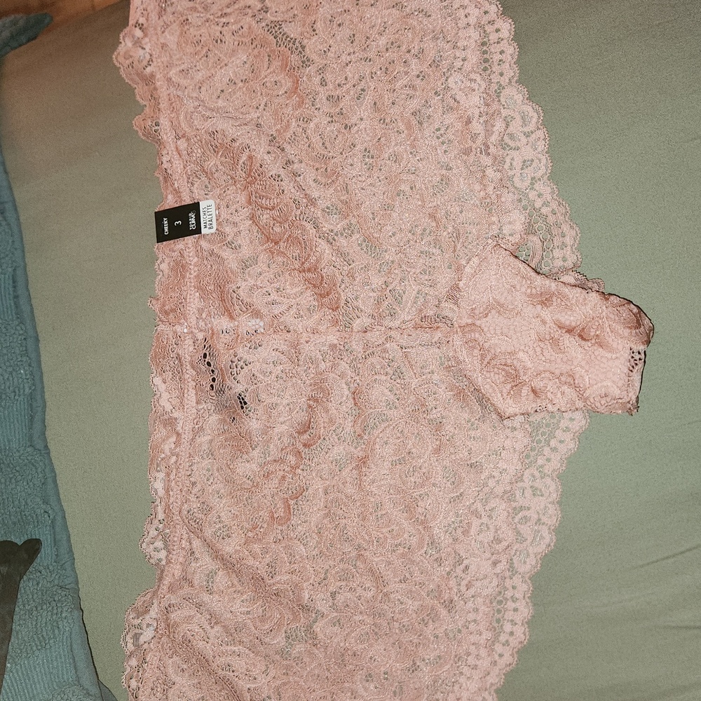 Intimate - Picture 2 of 4